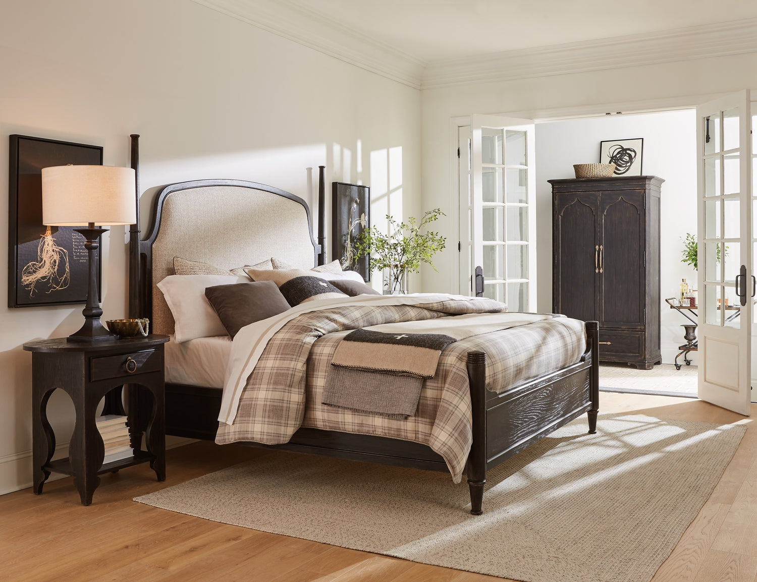 Hooker Furniture Americana One Drawer Oval Nightstand